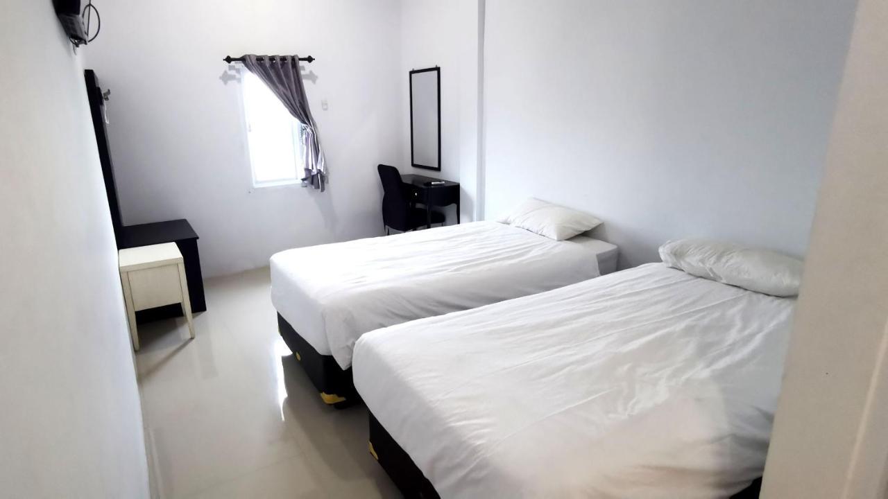 Hotel Aqiilah Syariah Lamongan Extérieur photo