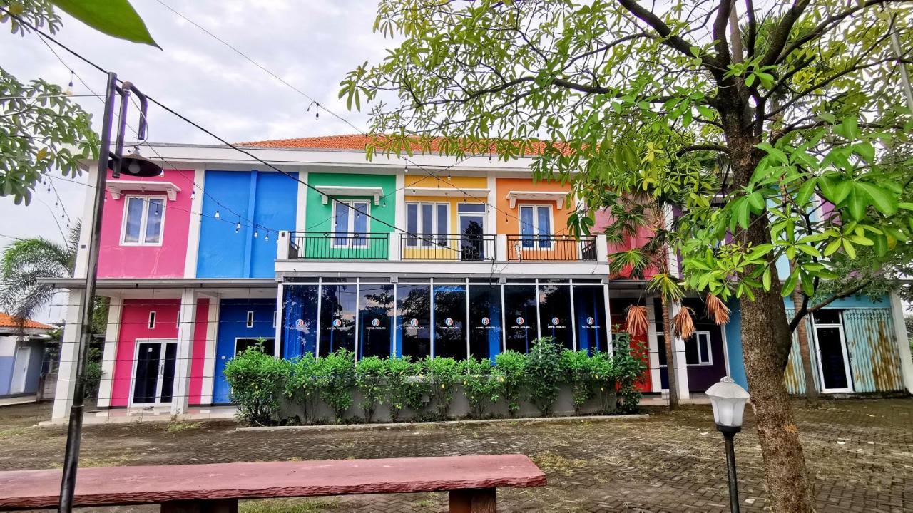 Hotel Aqiilah Syariah Lamongan Extérieur photo