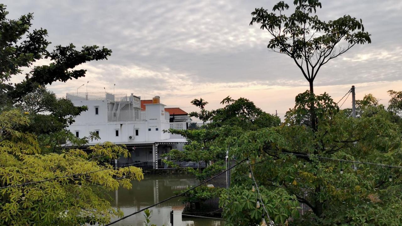Hotel Aqiilah Syariah Lamongan Extérieur photo
