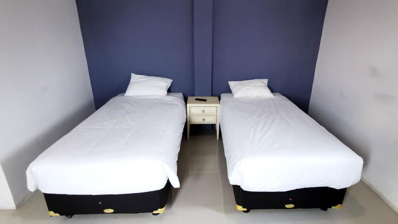 Hotel Aqiilah Syariah Lamongan Extérieur photo